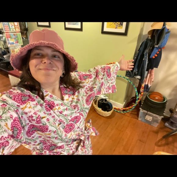 Meet your Posher, Nicole - Picture 4 of 4